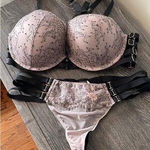 Victoria's Secret Black and Cream Lace Bra